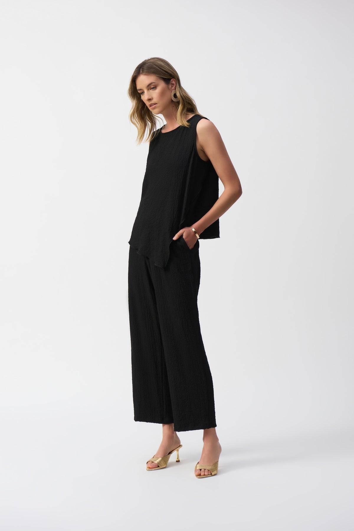 Seersucker Wide Leg Pull-On Pants  251227