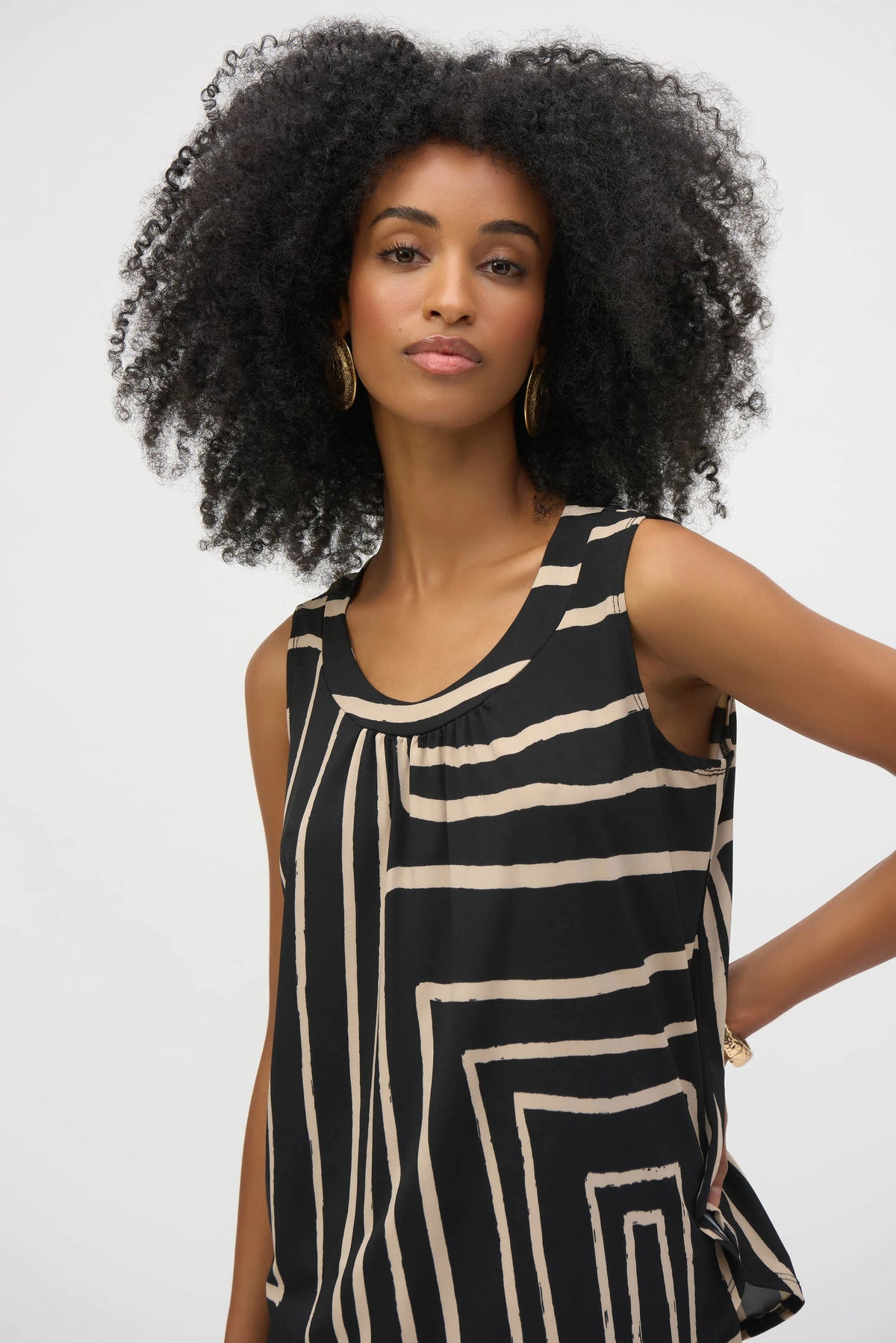 Silky Knit Geometric Print Sleeveless Top 252113