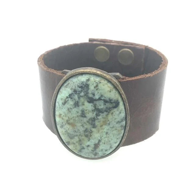 Single Oval Cabochon Leather Bracelet